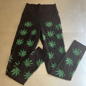 Mary Jane leggings in a medium